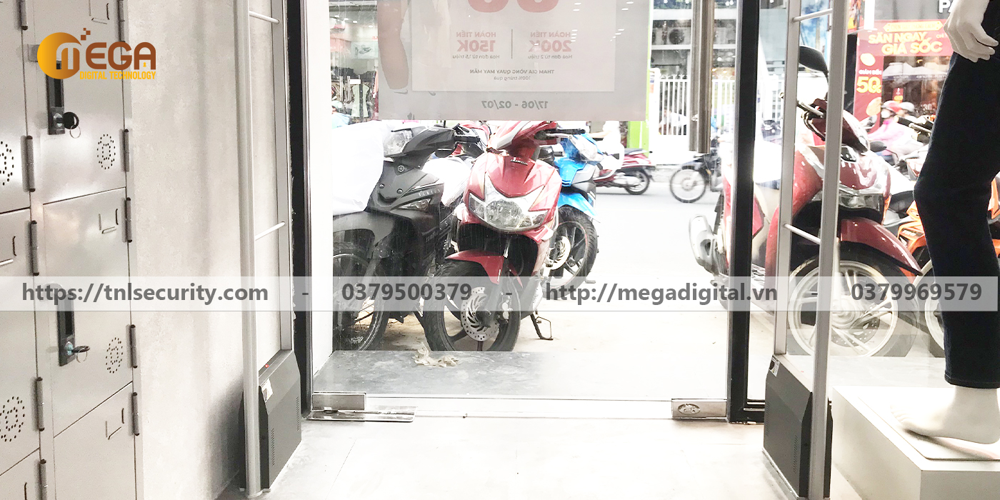 Cong-trinh-lap-he-thong-cong-tu-chong-trom-cho-shop-thoi-trang-nam-tai-Quan-9